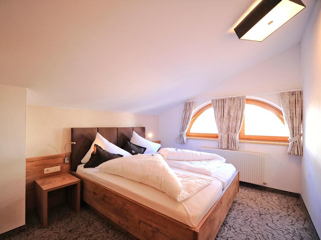Hotel Roeck Garni Fiss Zewnętrze zdjęcie