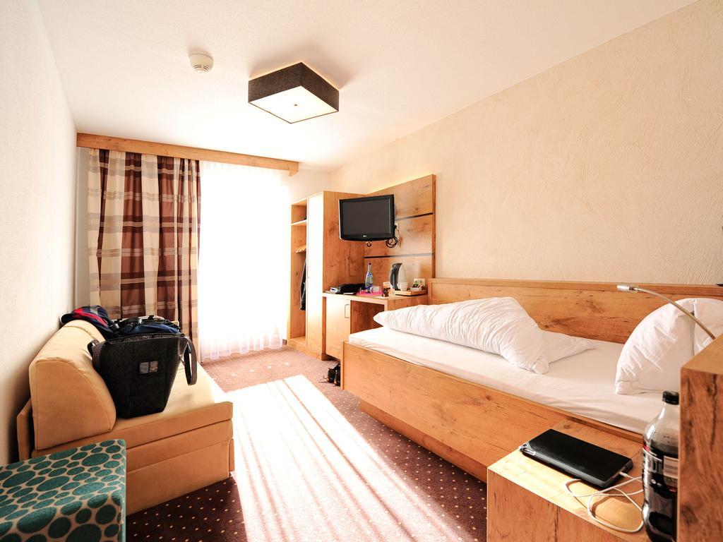 Hotel Roeck Garni Fiss Zewnętrze zdjęcie