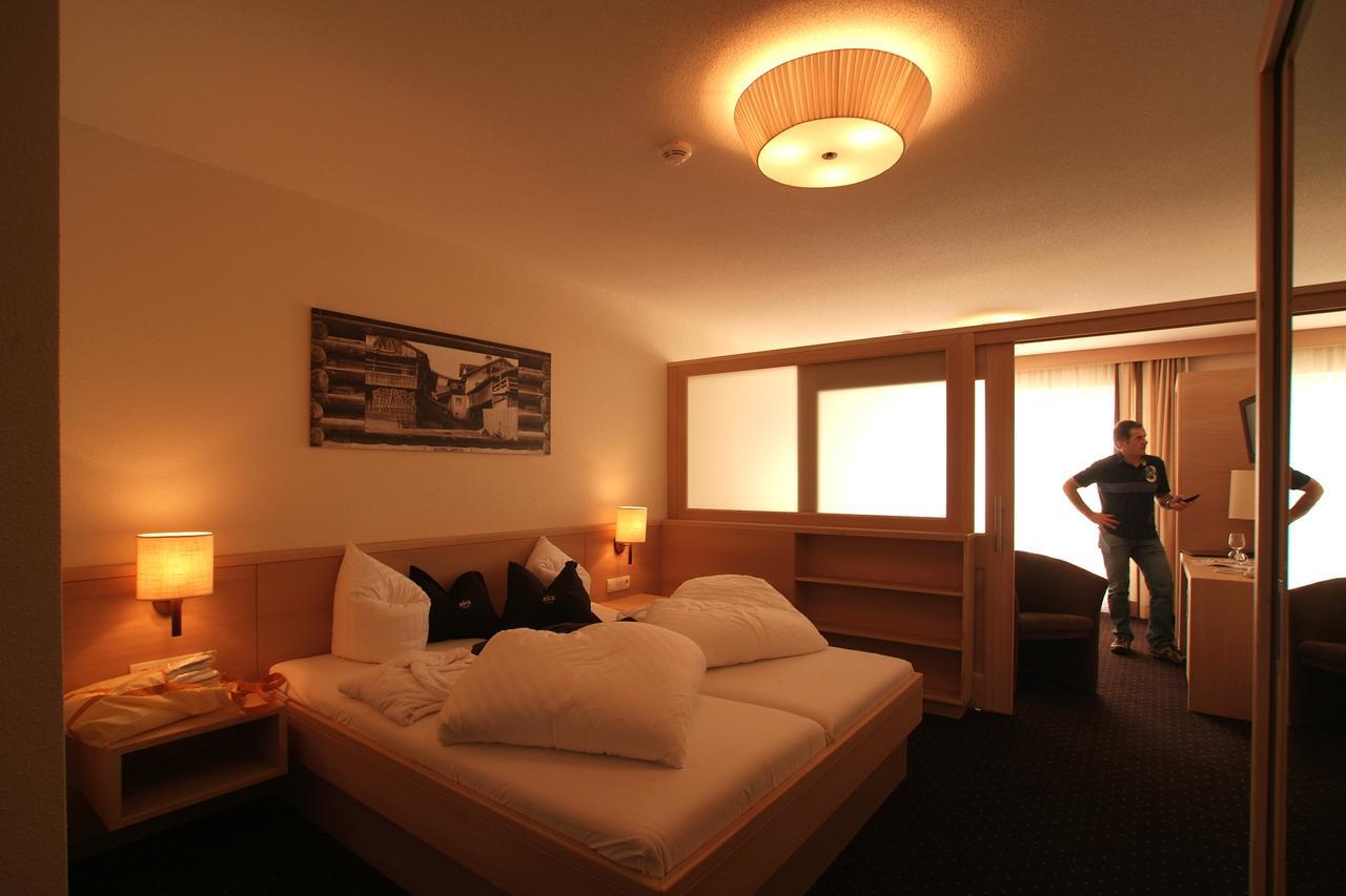 Hotel Roeck Garni Fiss Zewnętrze zdjęcie