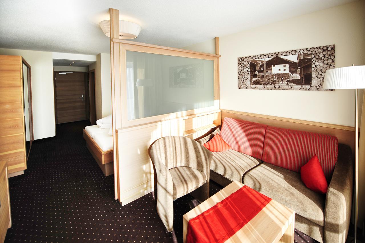 Hotel Roeck Garni Fiss Zewnętrze zdjęcie